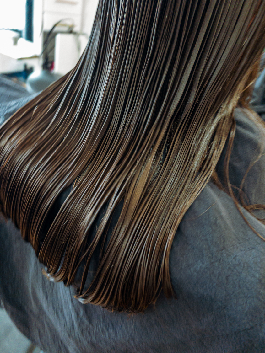 Dlaczego włosy się przetłuszczają