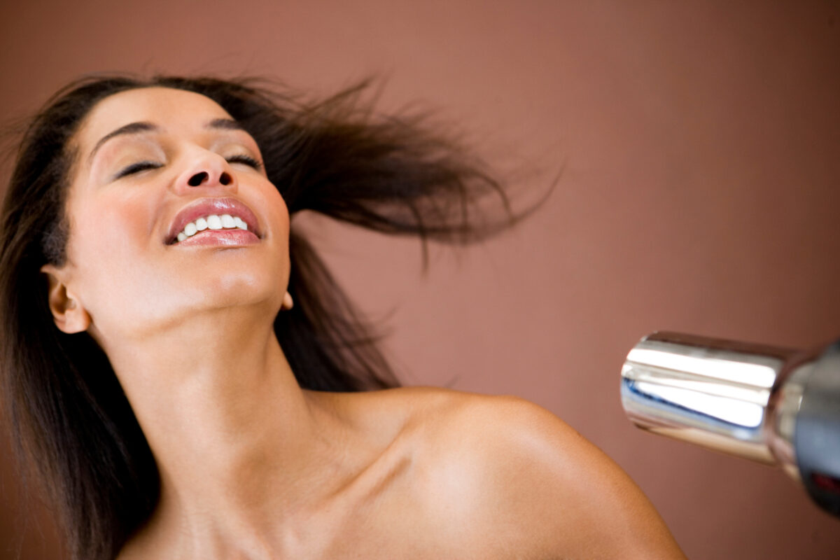 Kondycja włosów a niedobór witamin – Suplementy na wypadanie